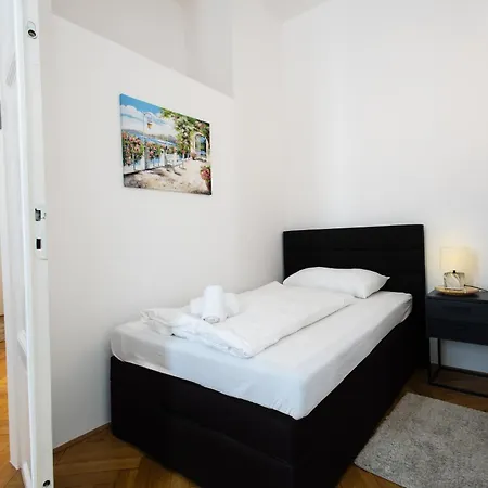 Apartments 4 You Red Star 8 Vienna Exterior photo