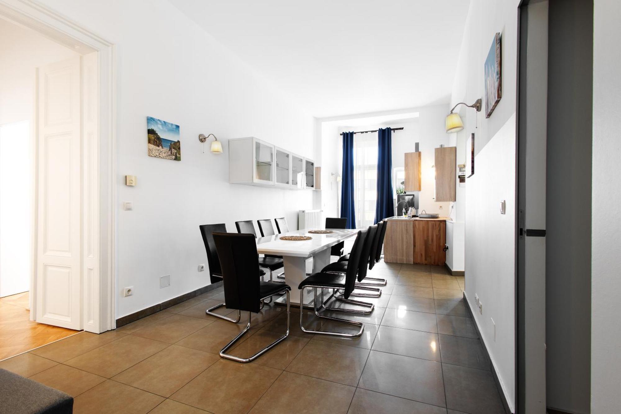 4 Red Star 8 * Wien